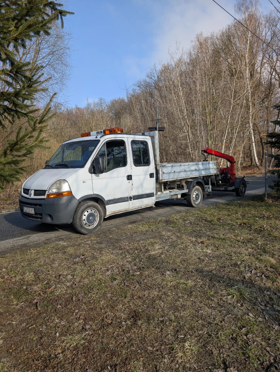Rębak transportowany z samochodem