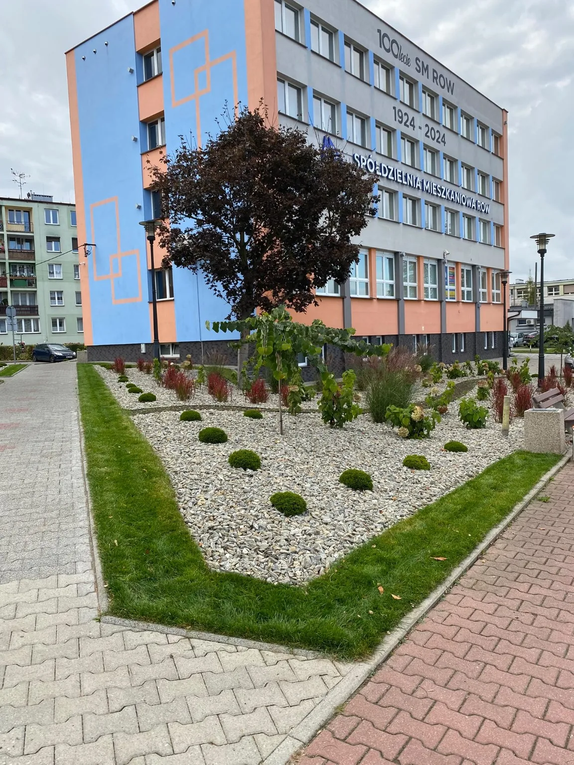 Zagospodarowanie terenu przy siedzibie spółdzielni mieszkaniowej