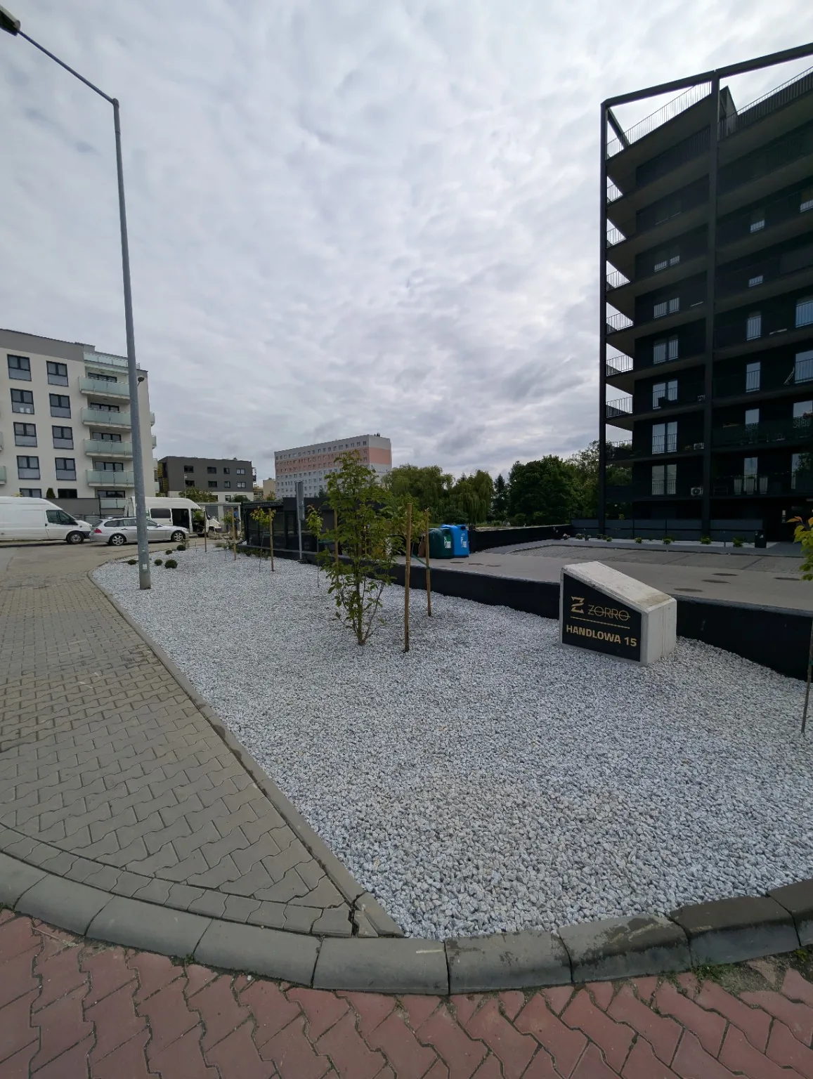 Teren przy nowoczesnym osiedlu mieszkaniowym